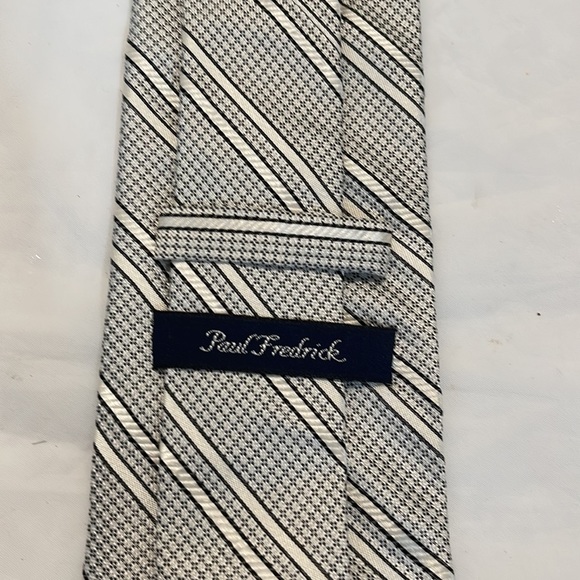 Paul Fredrick men’s silver and black tie 60”L x 3.5” - Picture 2 of 4
